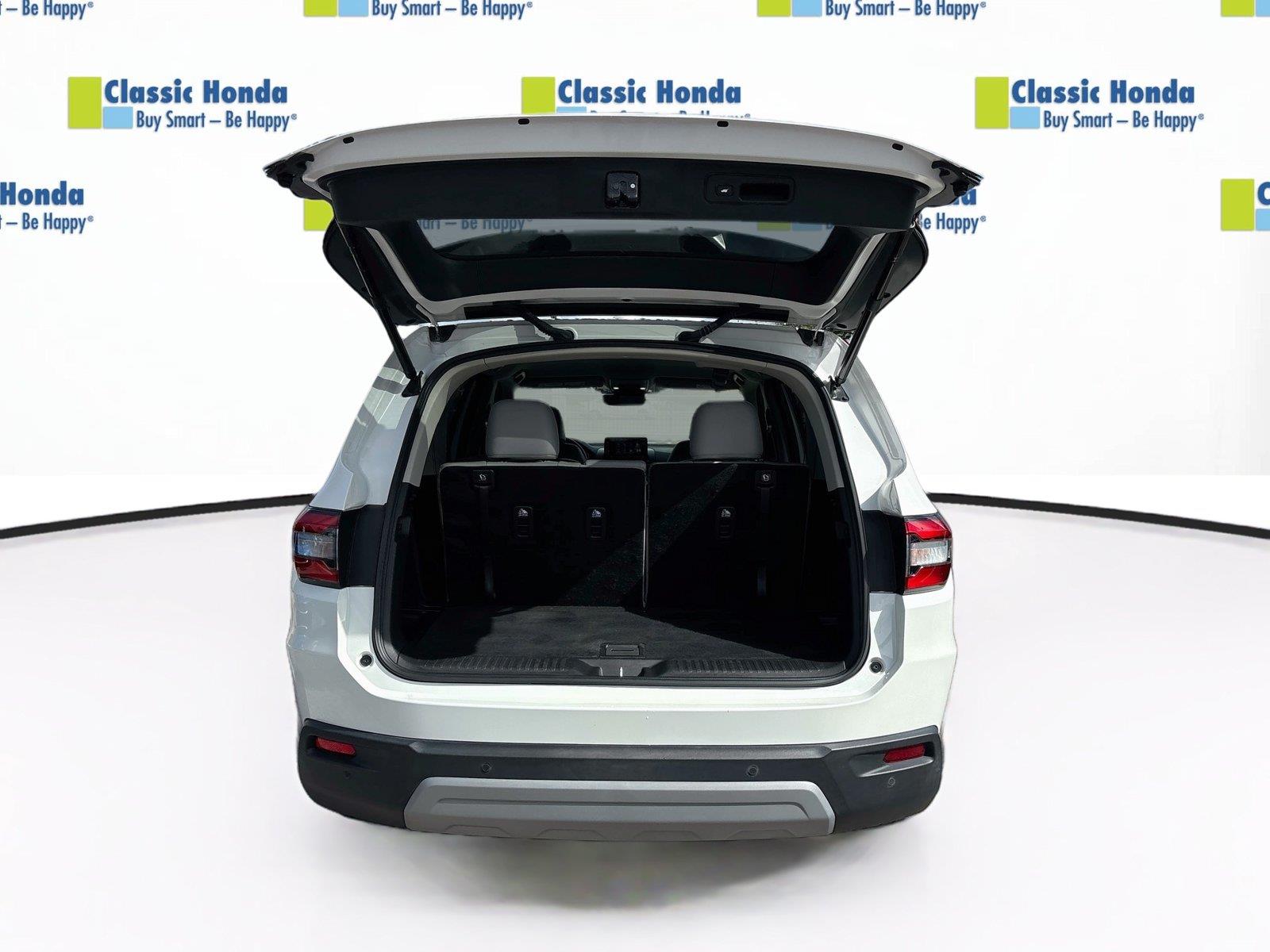 2023 Honda Pilot EX-L w/Rear Captain’s Chairs