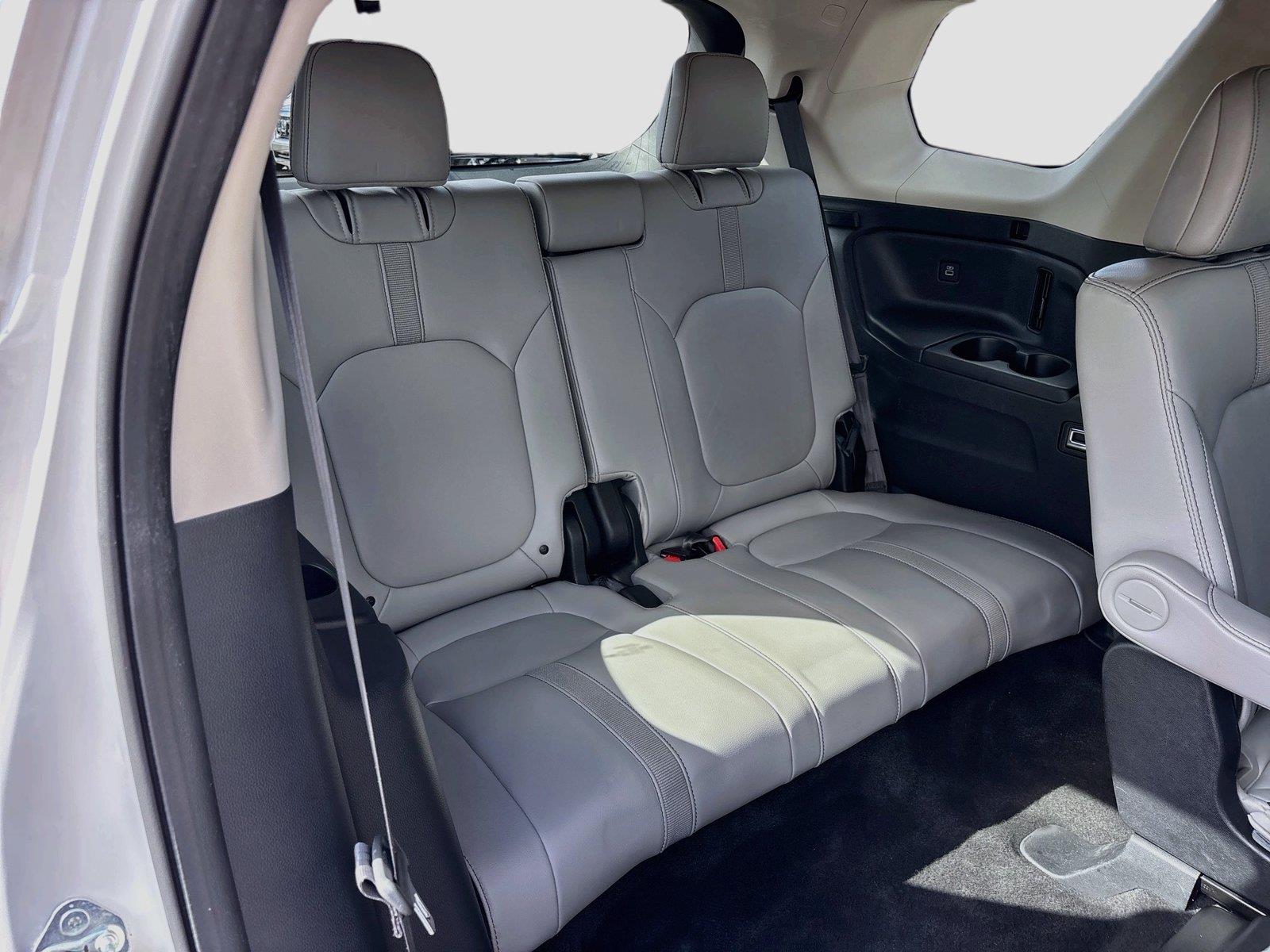 2023 Honda Pilot EX-L w/Rear Captain’s Chairs
