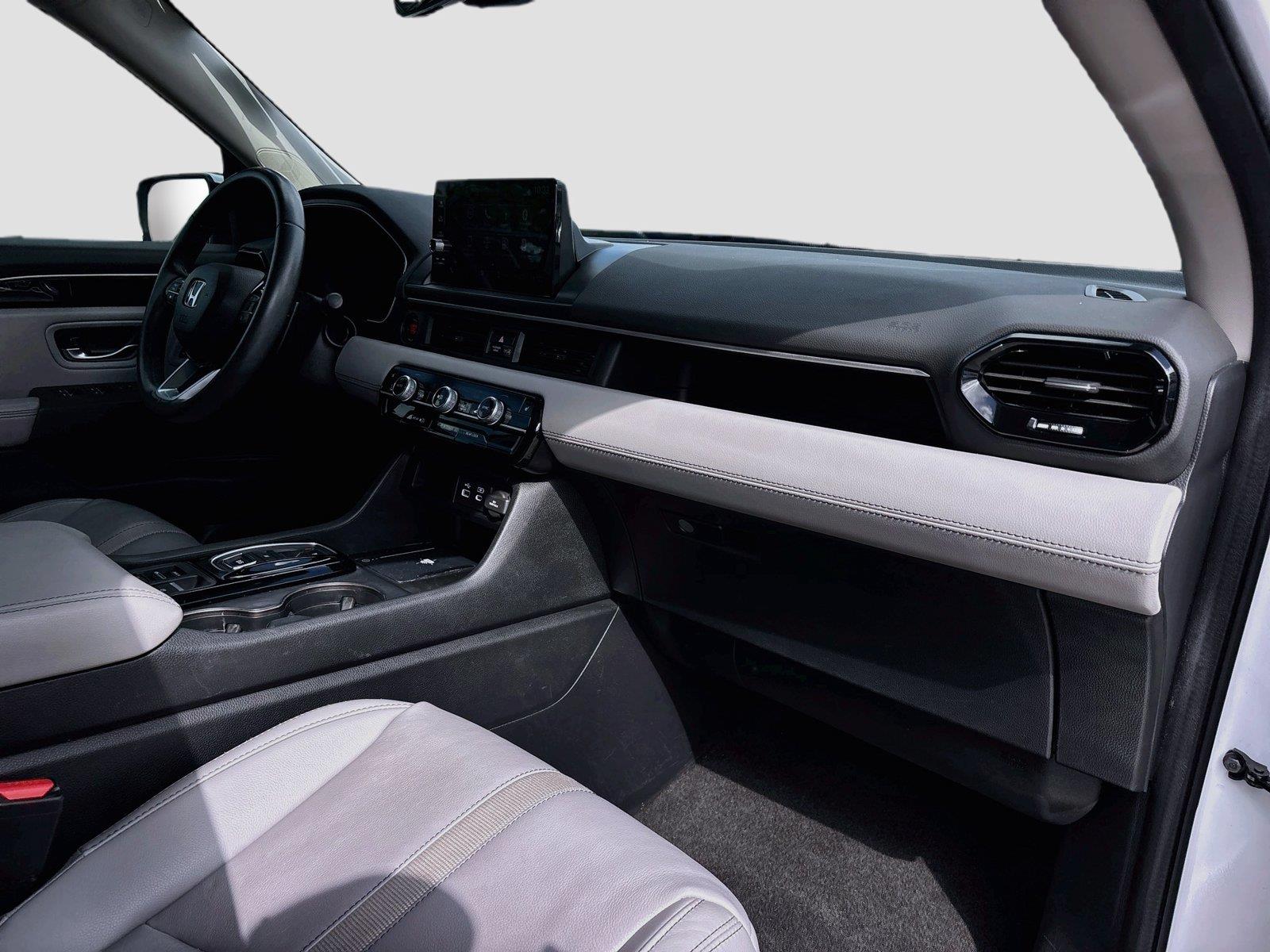 2023 Honda Pilot EX-L w/Rear Captain’s Chairs