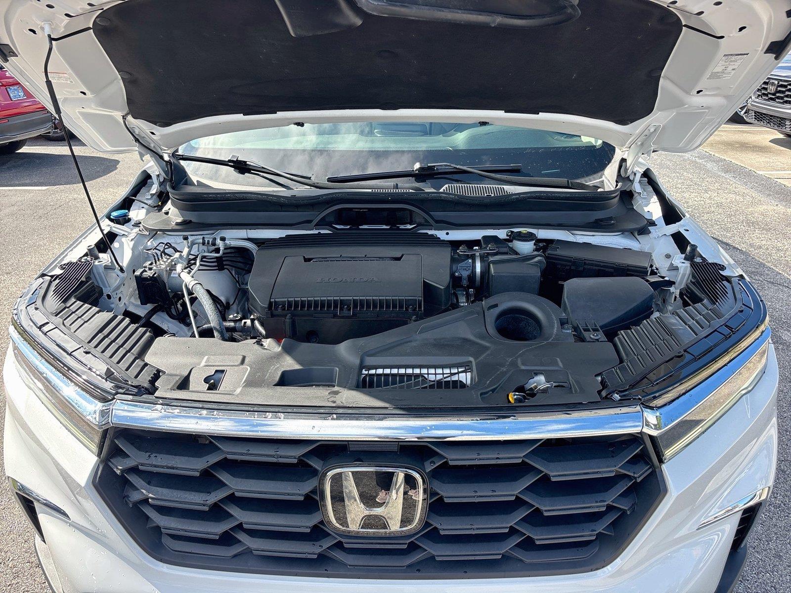 2023 Honda Pilot EX-L w/Rear Captain’s Chairs