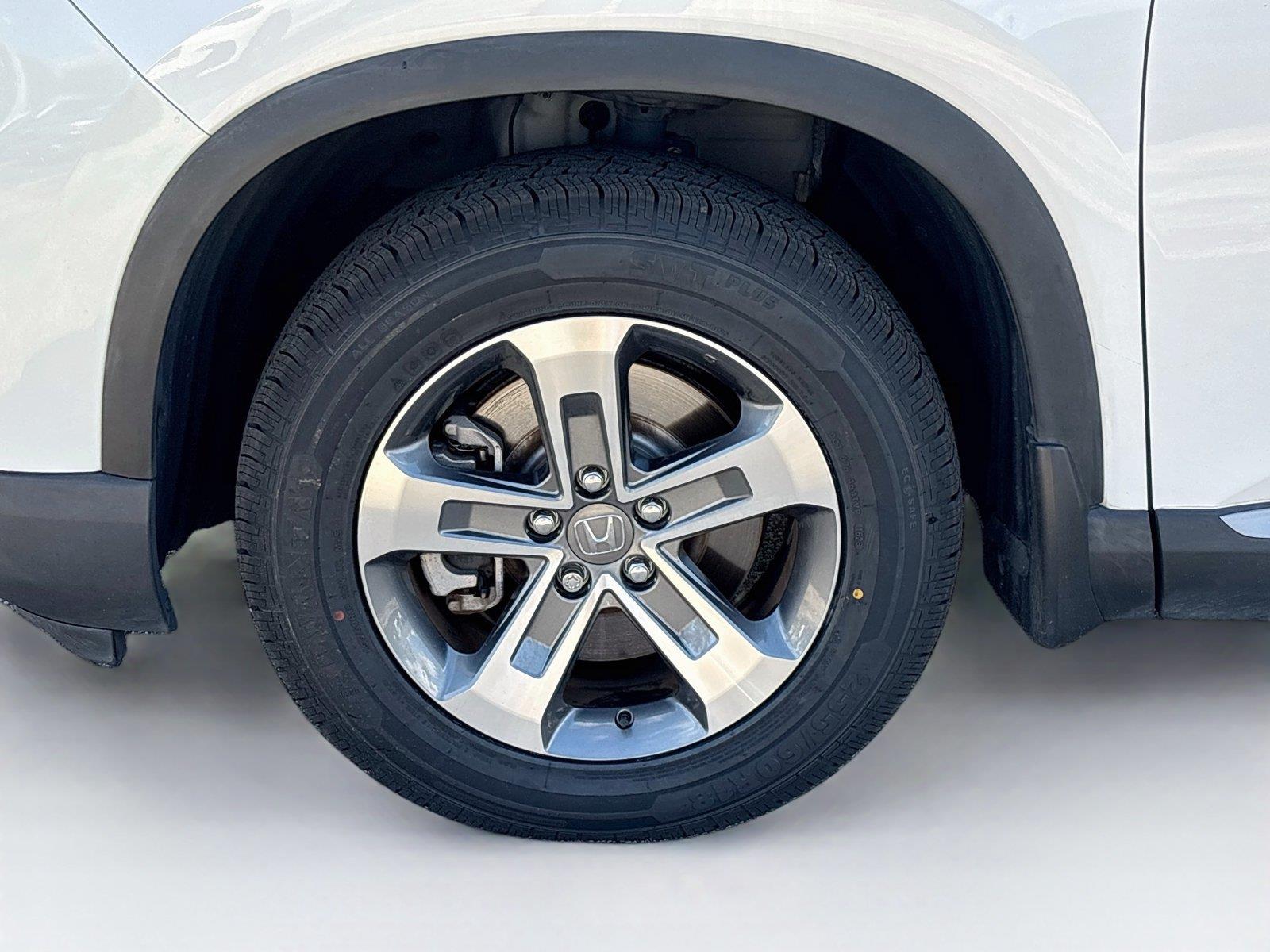 2023 Honda Pilot EX-L w/Rear Captain’s Chairs