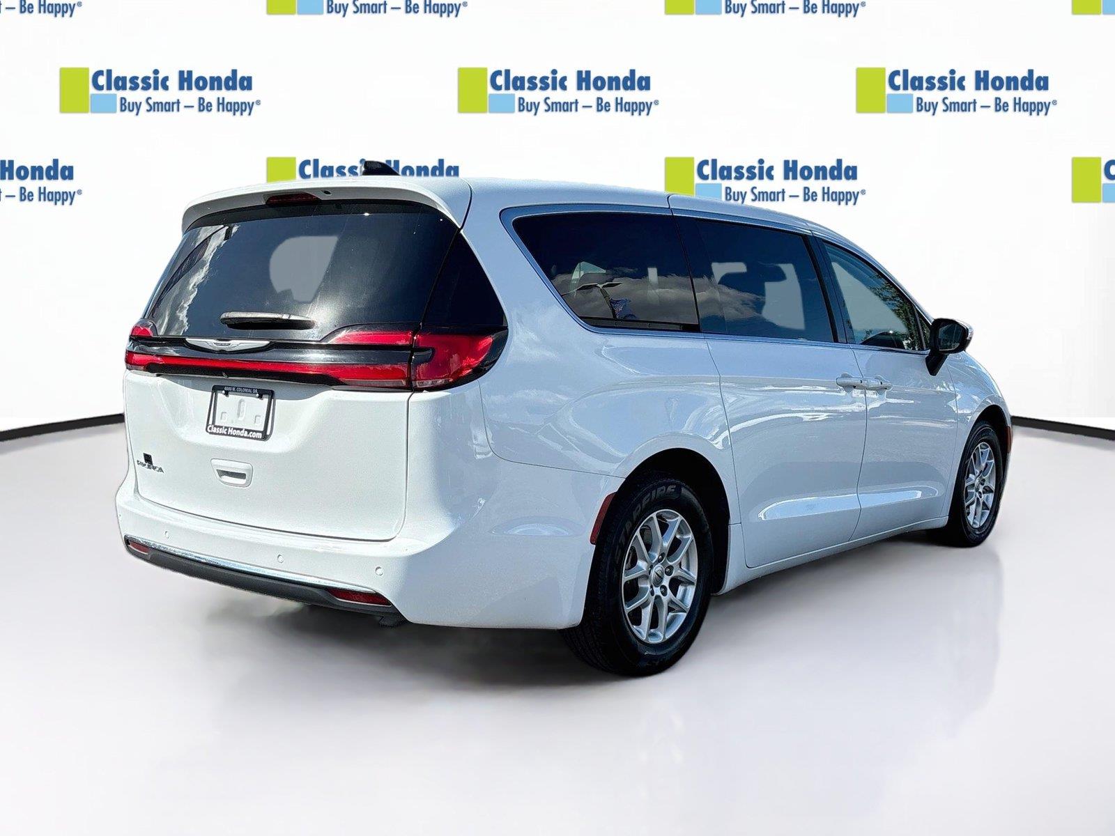 2023 Chrysler Pacifica Touring L