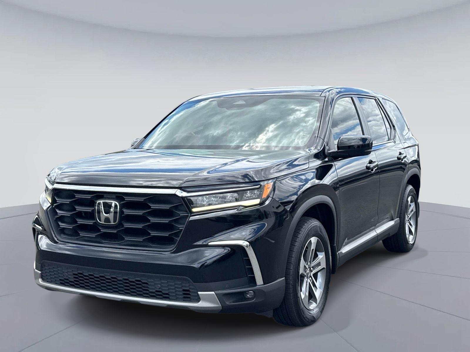 2023 Honda Pilot EX-L w/Rear Captain’s Chairs