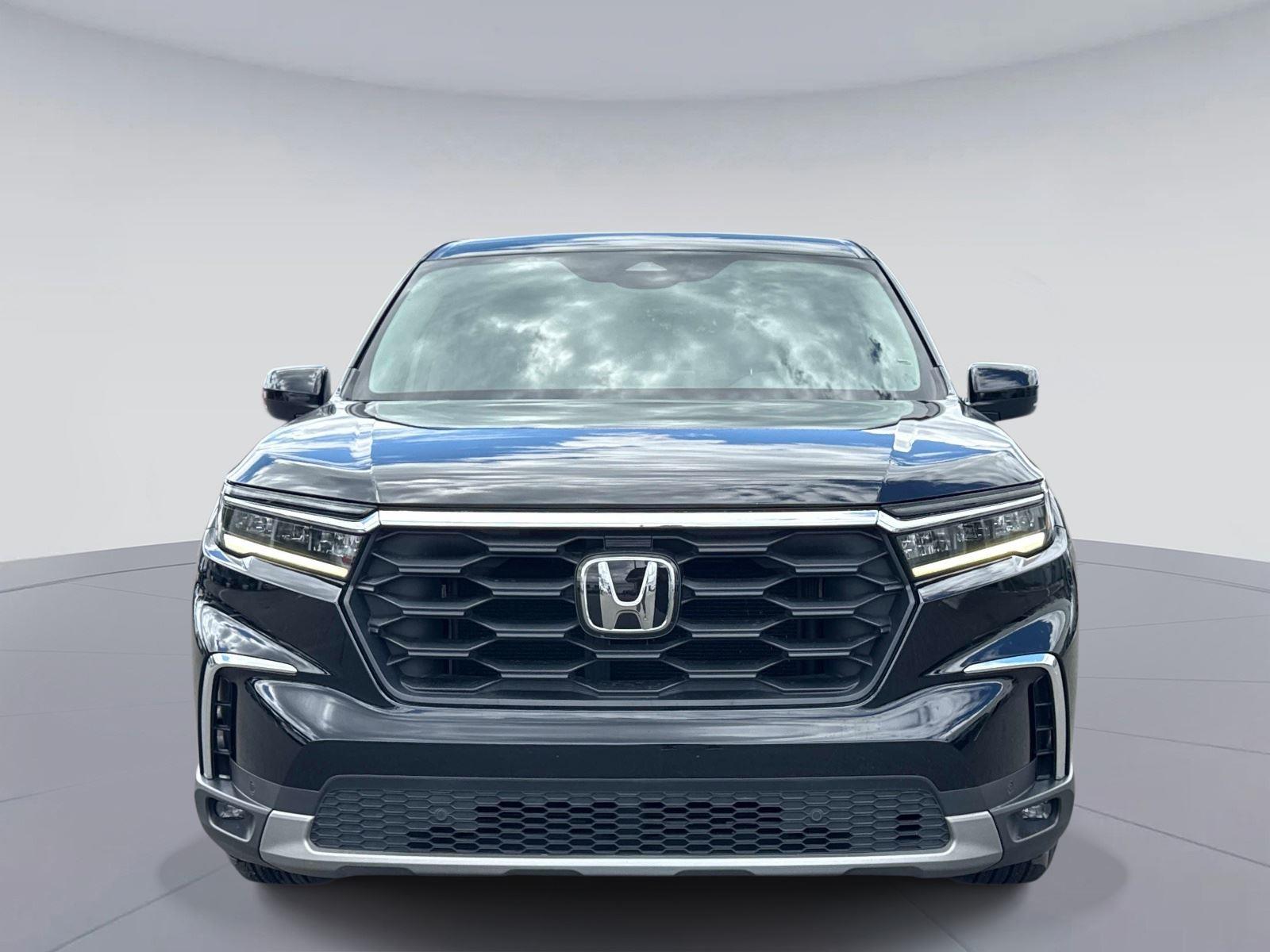2023 Honda Pilot EX-L w/Rear Captain’s Chairs