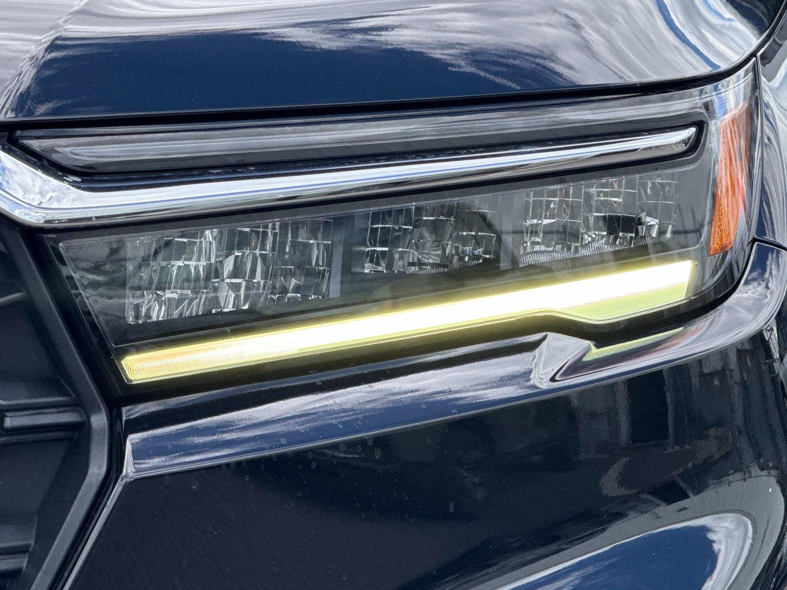2023 Honda Pilot EX-L w/Rear Captain’s Chairs