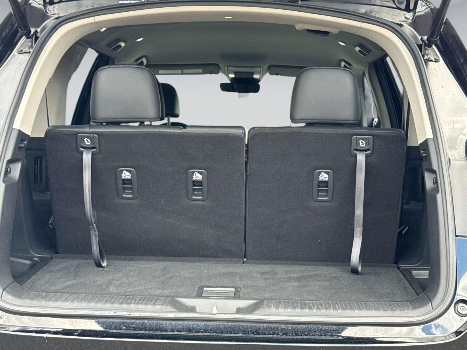 2023 Honda Pilot EX-L w/Rear Captain’s Chairs