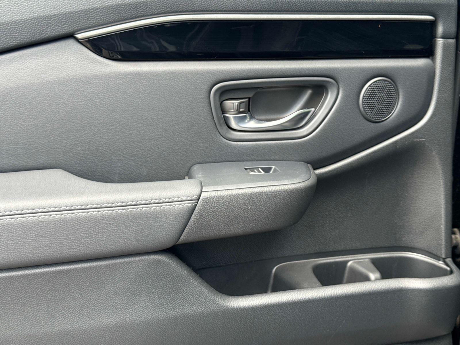 2023 Honda Pilot EX-L w/Rear Captain’s Chairs