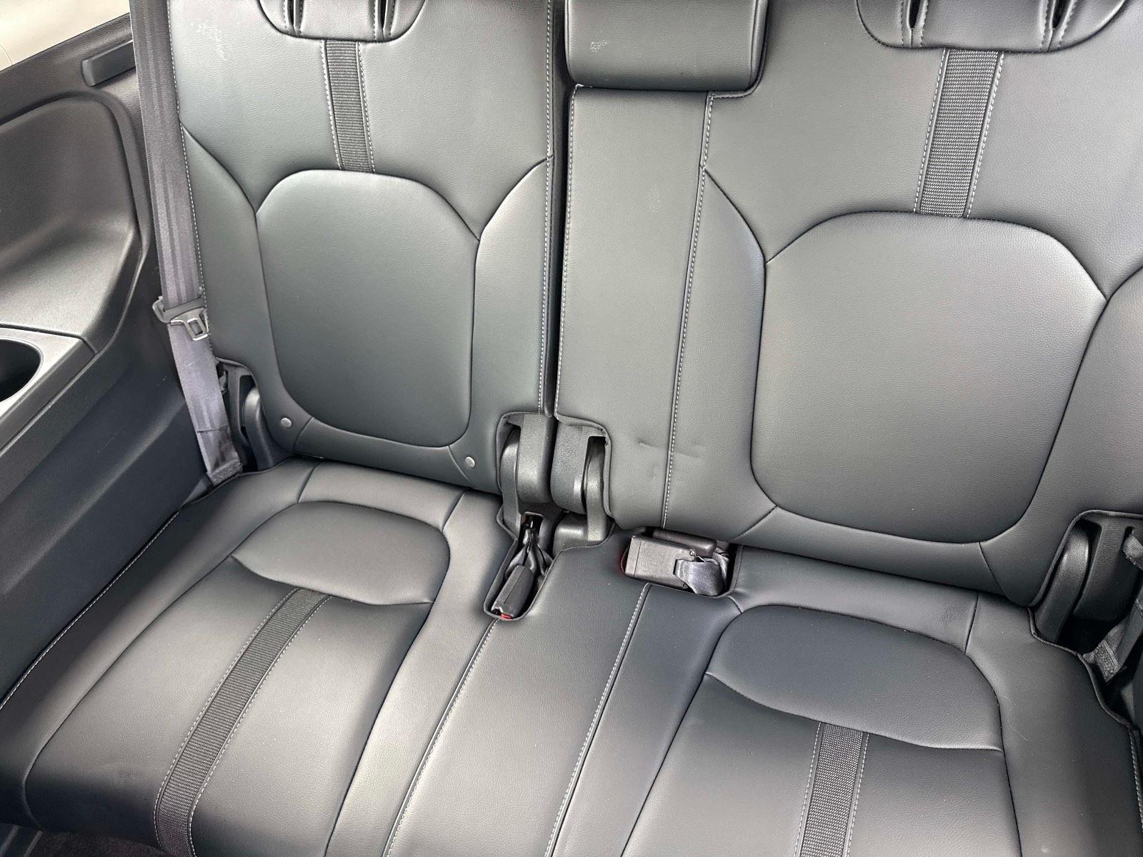 2023 Honda Pilot EX-L w/Rear Captain’s Chairs