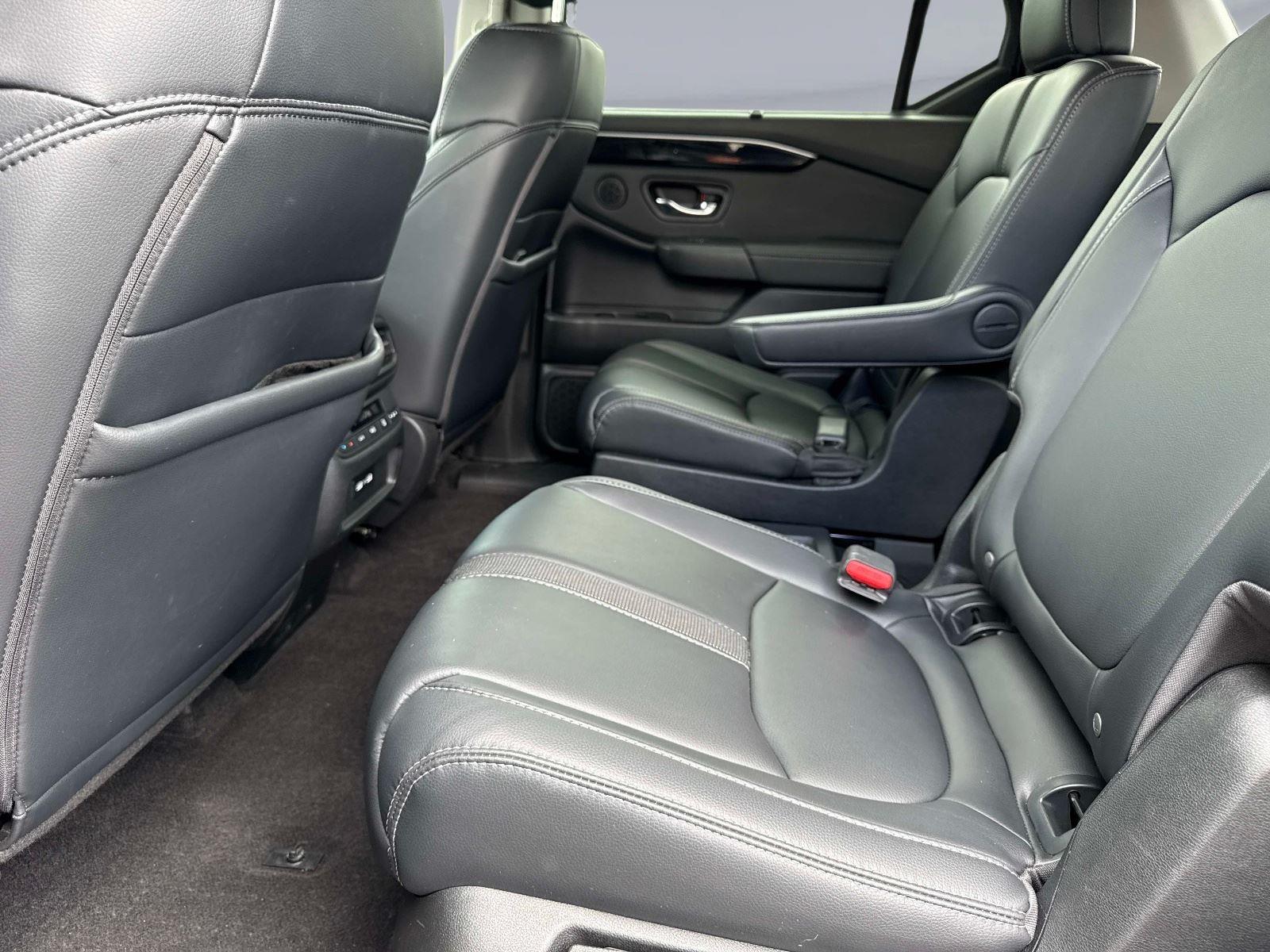 2023 Honda Pilot EX-L w/Rear Captain’s Chairs
