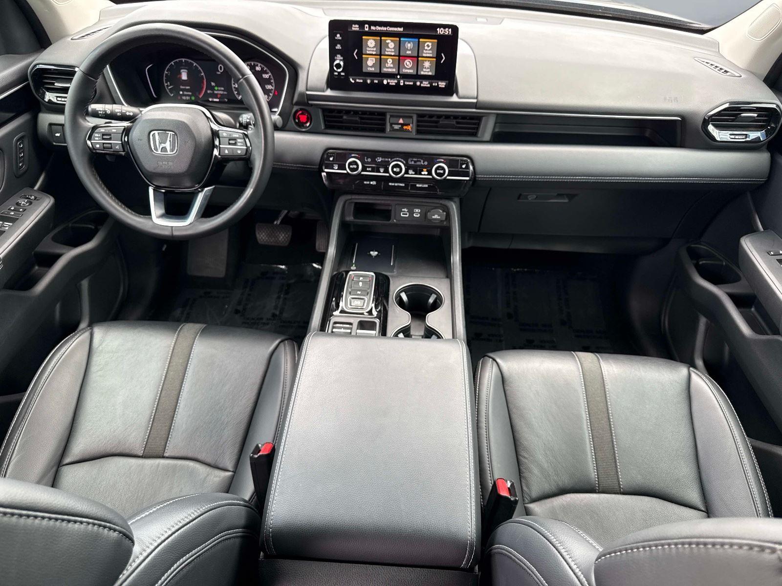2023 Honda Pilot EX-L w/Rear Captain’s Chairs