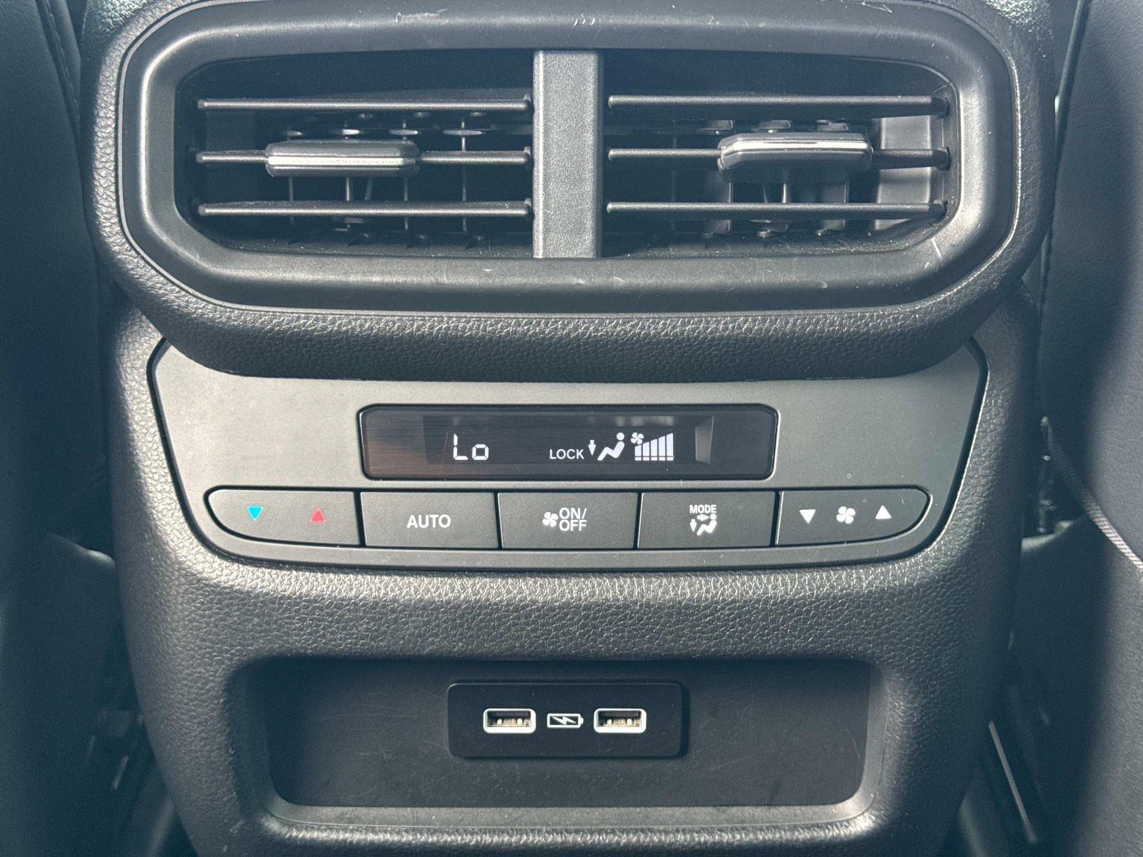 2023 Honda Pilot EX-L w/Rear Captain’s Chairs