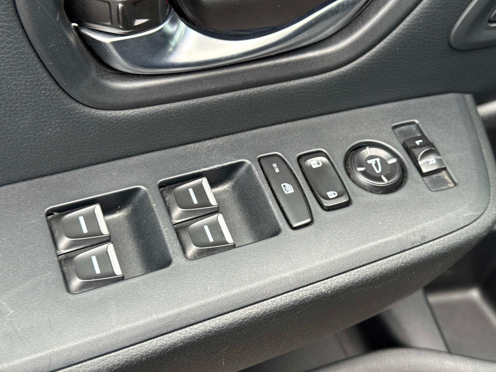 2023 Honda Pilot EX-L w/Rear Captain’s Chairs