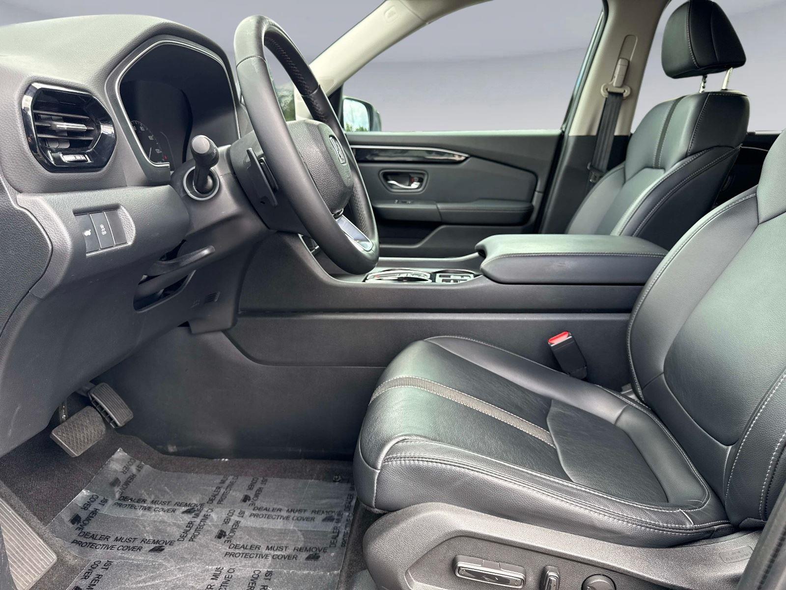 2023 Honda Pilot EX-L w/Rear Captain’s Chairs