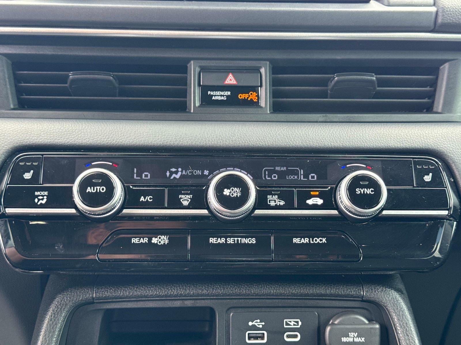 2023 Honda Pilot EX-L w/Rear Captain’s Chairs