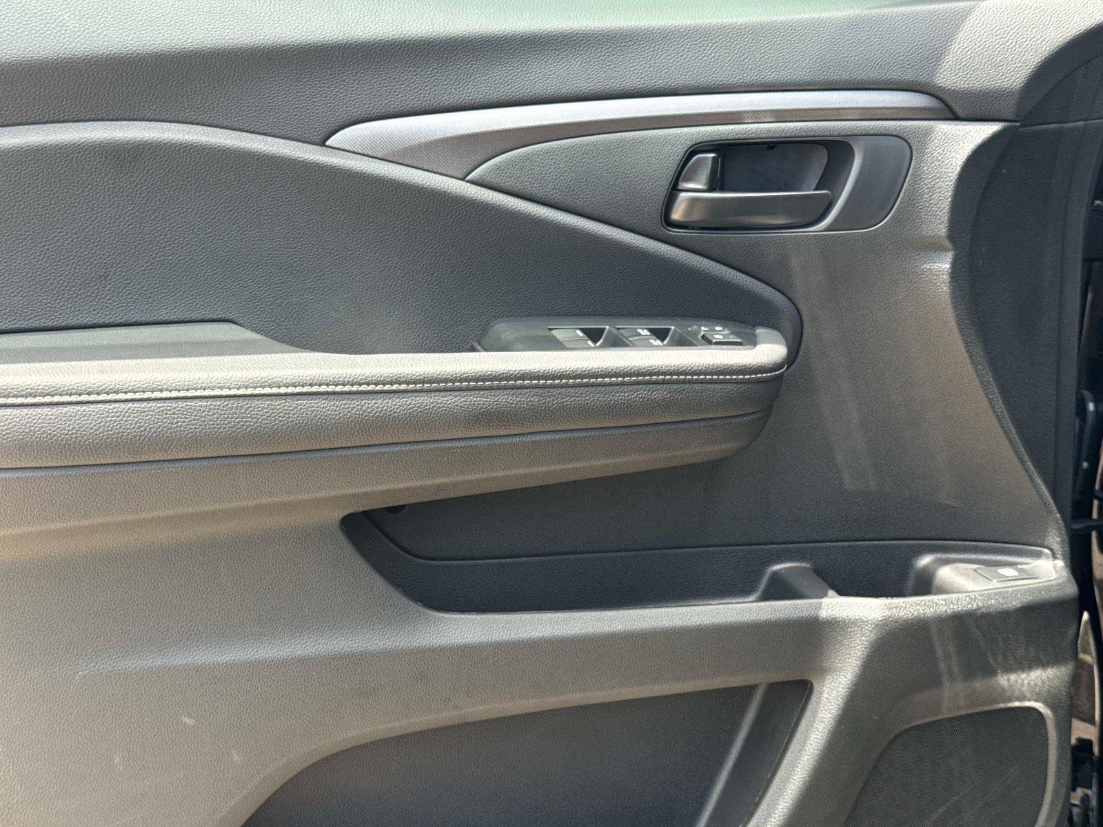 2025 Honda Ridgeline Sport - Photo 17