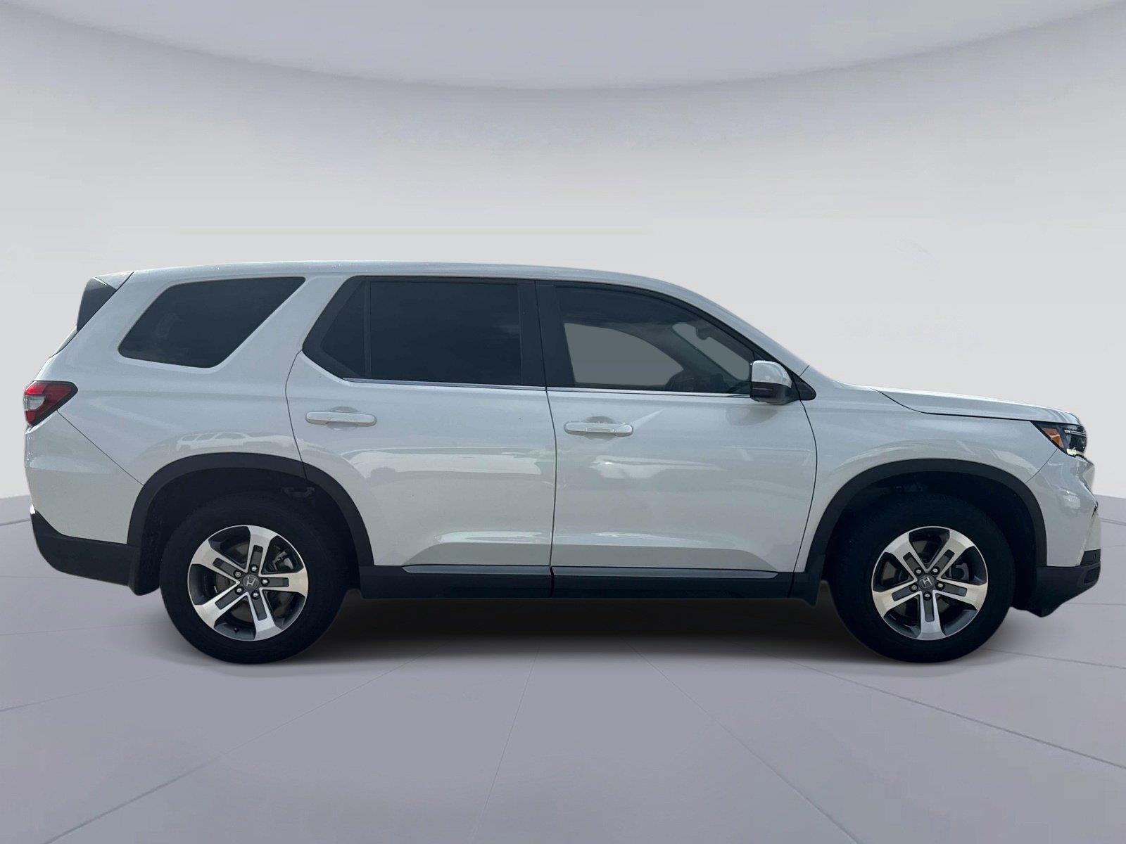 2024 Honda Pilot EX-L w/Rear Captain’s Chairs