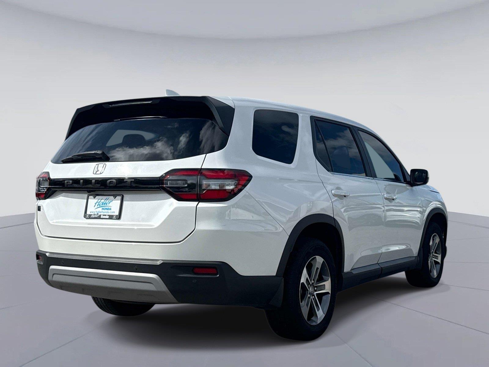 2024 Honda Pilot EX-L w/Rear Captain’s Chairs