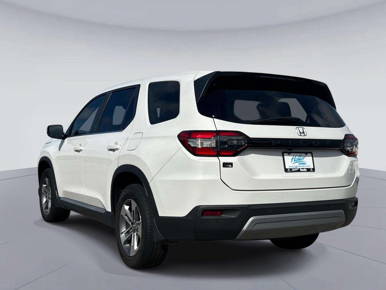 2024 Honda Pilot EX-L w/Rear Captain’s Chairs