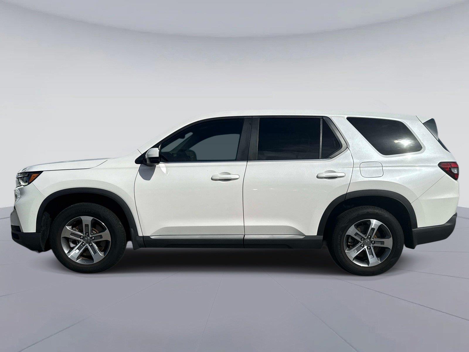 2024 Honda Pilot EX-L w/Rear Captain’s Chairs