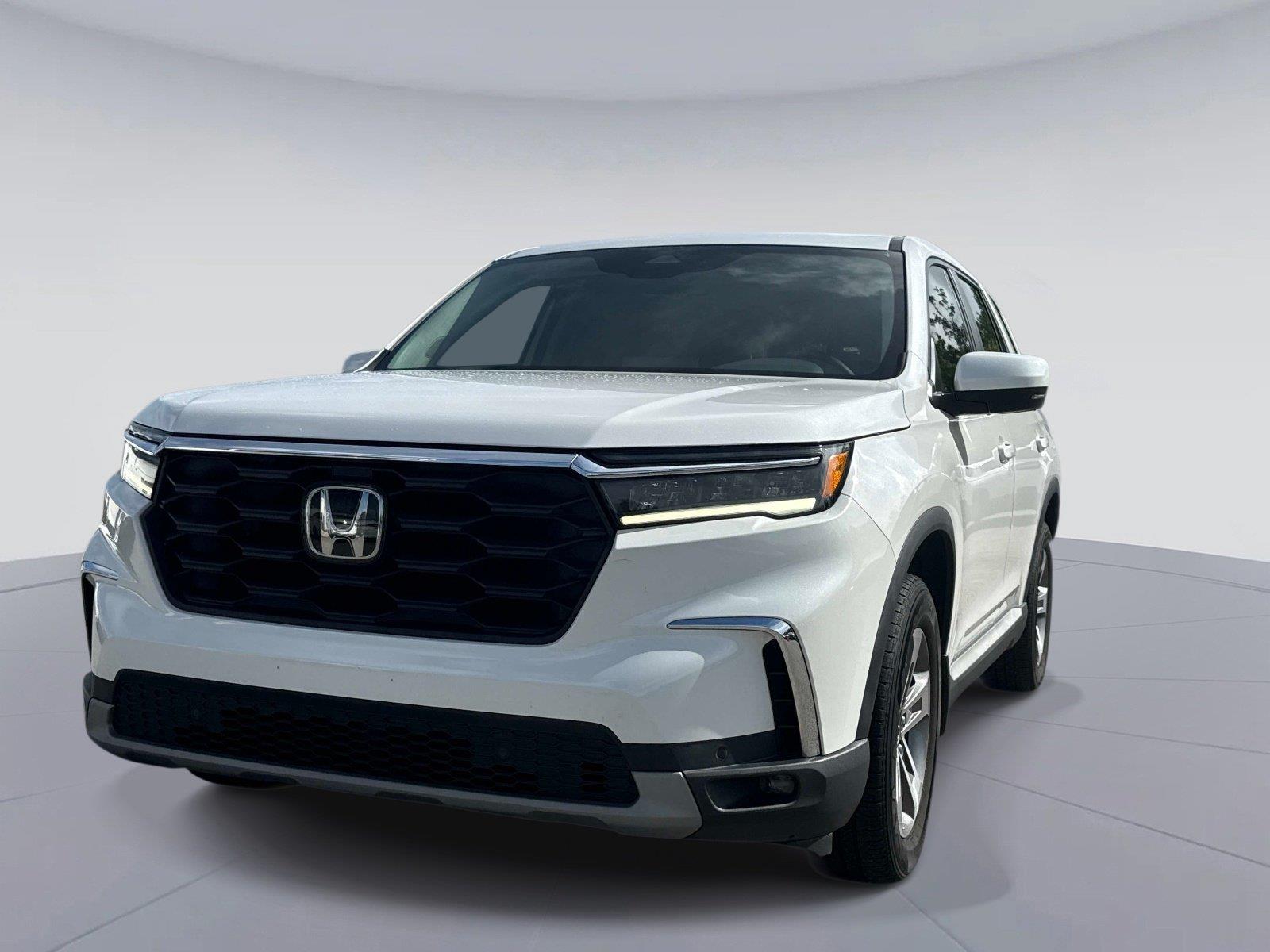2024 Honda Pilot EX-L w/Rear Captain’s Chairs