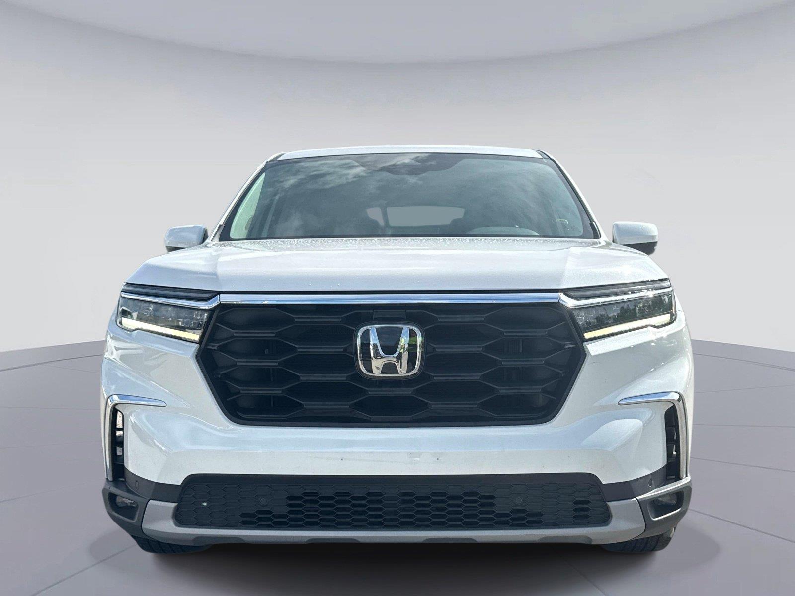 2024 Honda Pilot EX-L w/Rear Captain’s Chairs