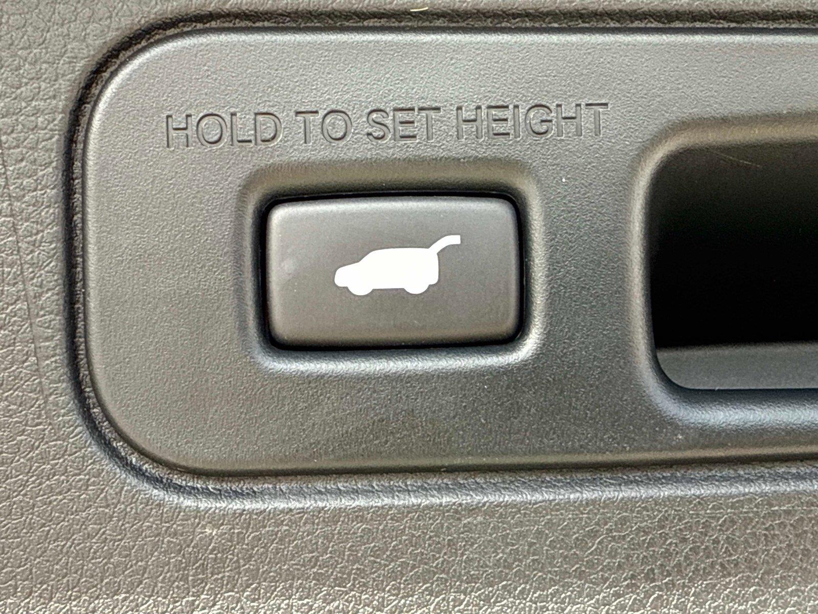 2024 Honda Pilot EX-L w/Rear Captain’s Chairs