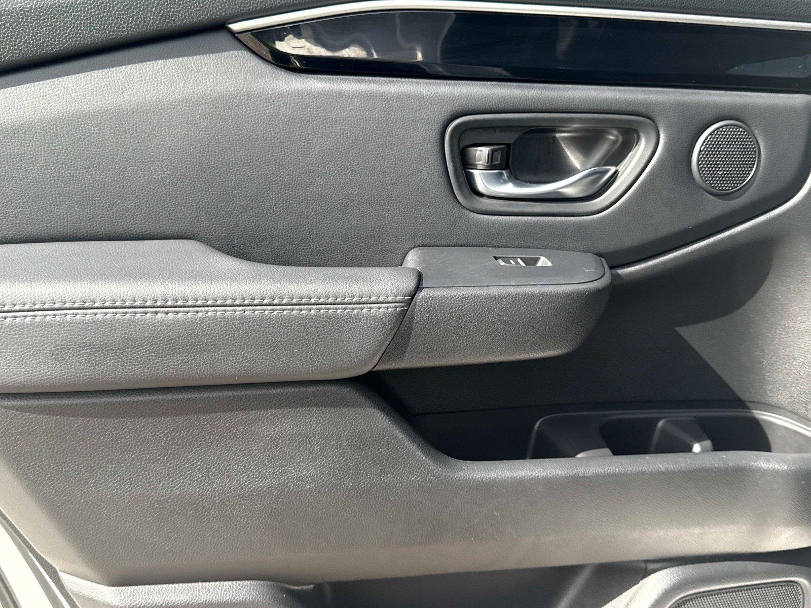2024 Honda Pilot EX-L w/Rear Captain’s Chairs