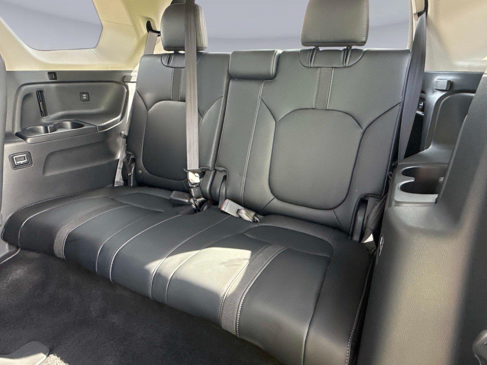 2024 Honda Pilot EX-L w/Rear Captain’s Chairs