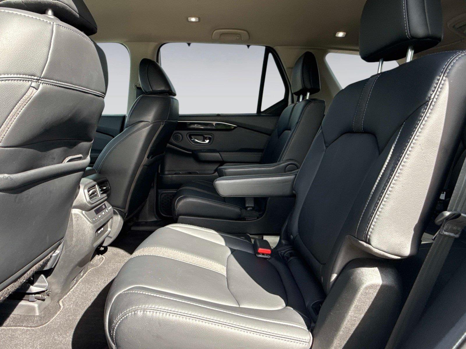 2024 Honda Pilot EX-L w/Rear Captain’s Chairs