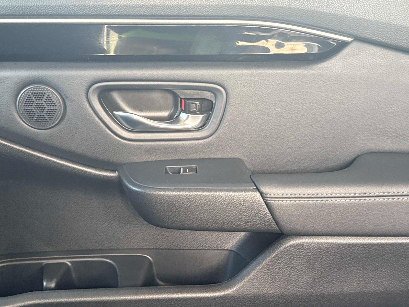 2024 Honda Pilot EX-L w/Rear Captain’s Chairs