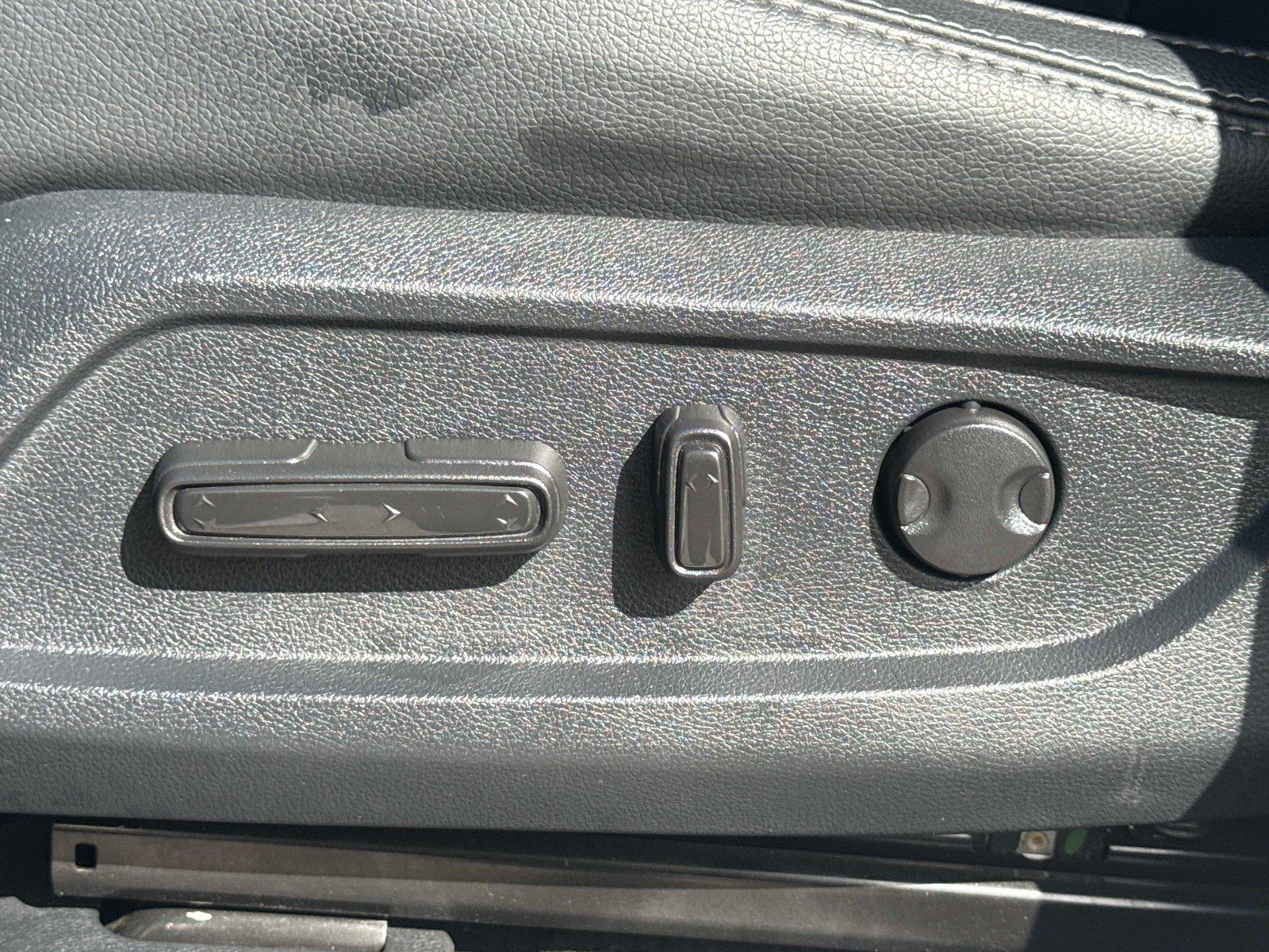 2024 Honda Pilot EX-L w/Rear Captain’s Chairs