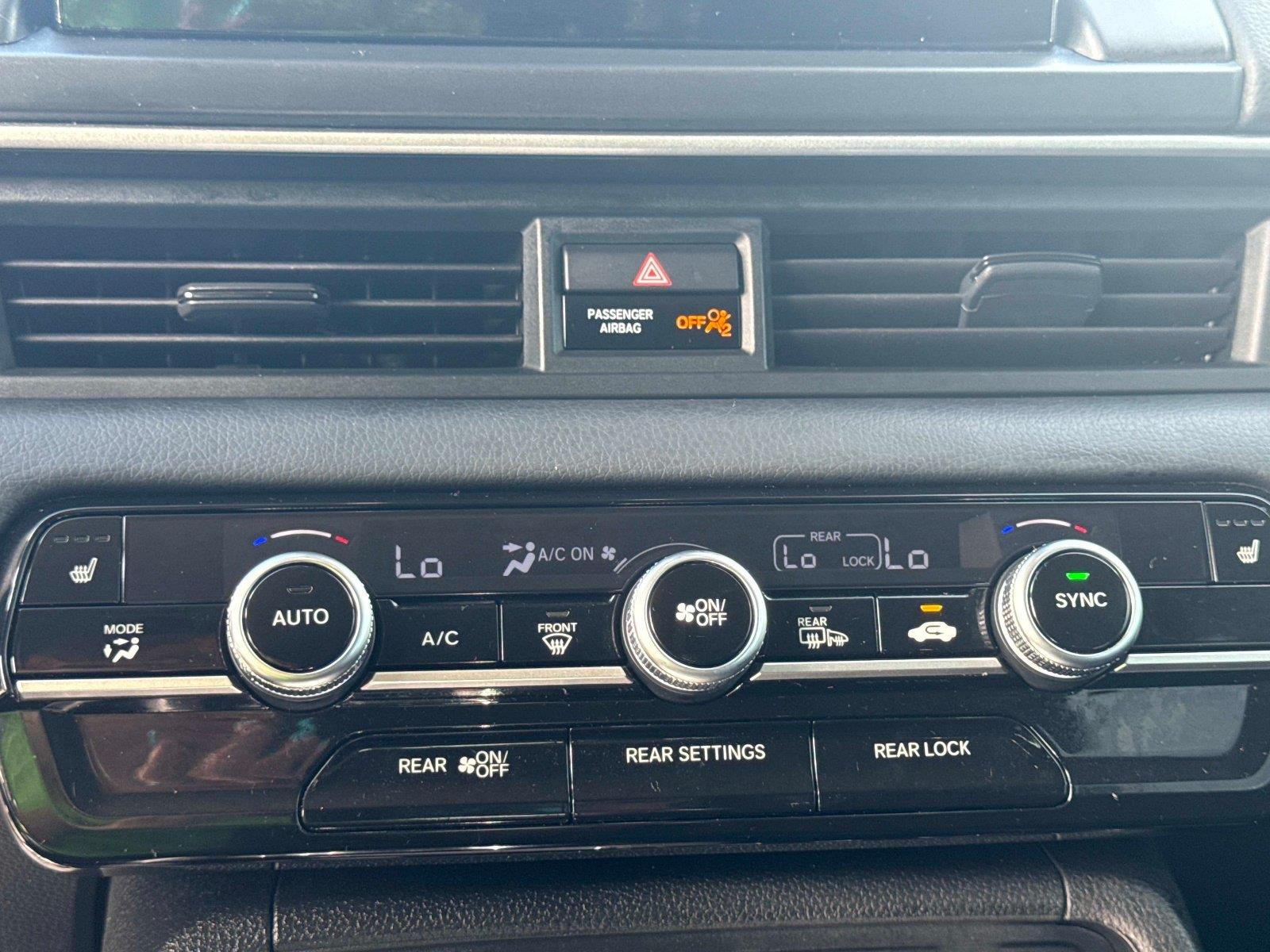 2024 Honda Pilot EX-L w/Rear Captain’s Chairs