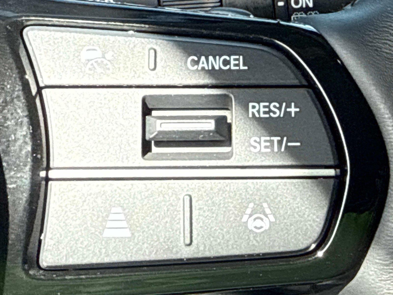 2024 Honda Pilot EX-L w/Rear Captain’s Chairs