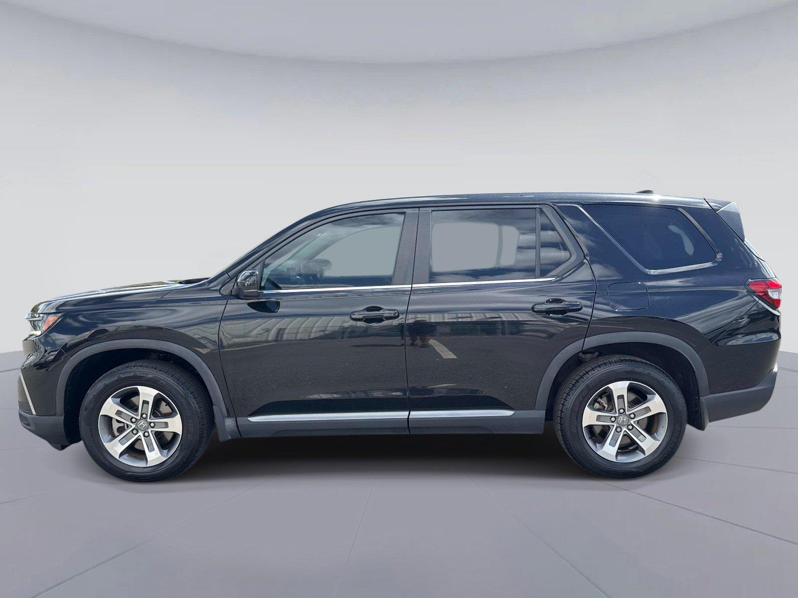 2023 Honda Pilot EX-L w/Rear Captain’s Chairs