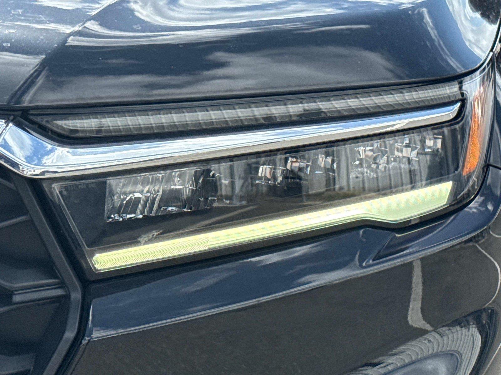 2023 Honda Pilot EX-L w/Rear Captain’s Chairs