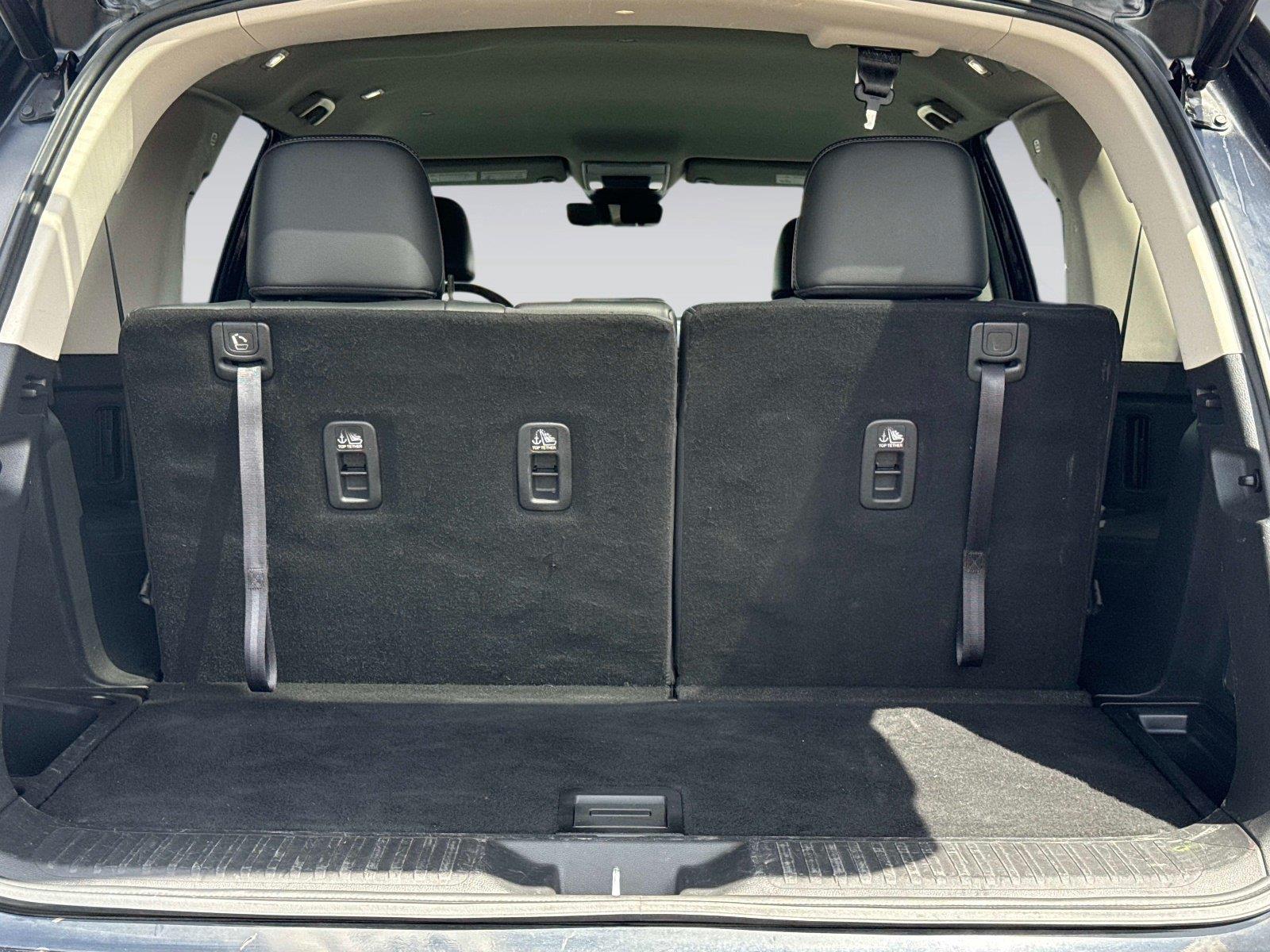 2023 Honda Pilot EX-L w/Rear Captain’s Chairs