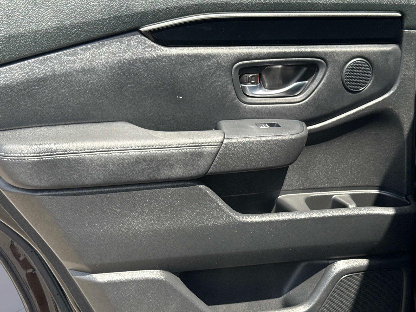 2023 Honda Pilot EX-L w/Rear Captain’s Chairs
