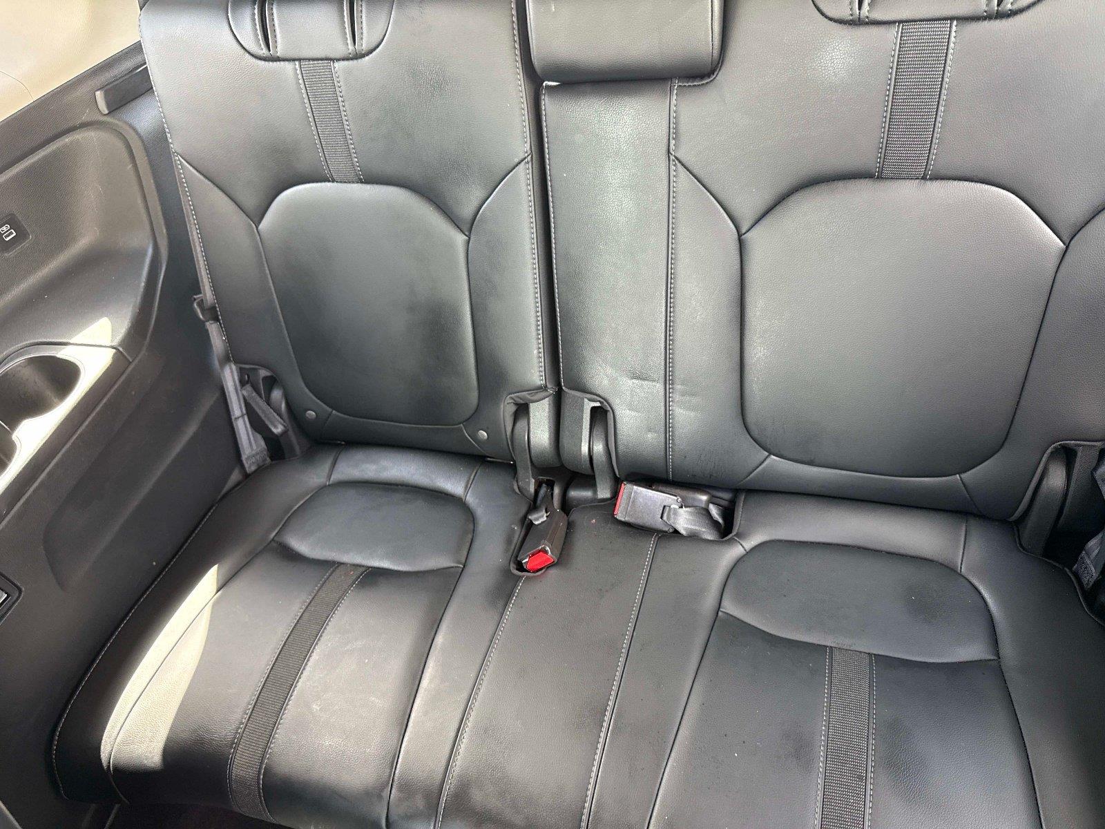 2023 Honda Pilot EX-L w/Rear Captain’s Chairs