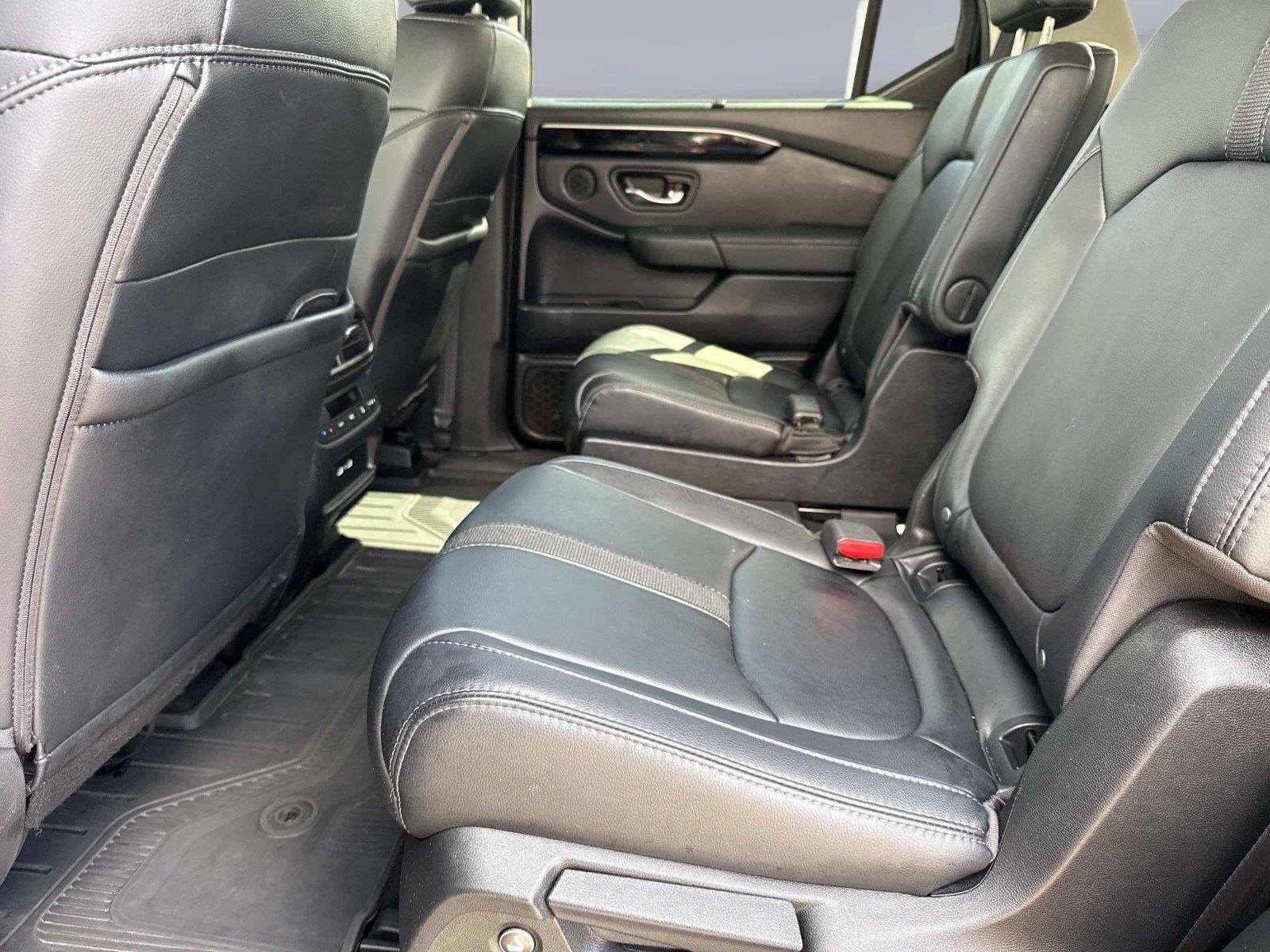 2023 Honda Pilot EX-L w/Rear Captain’s Chairs