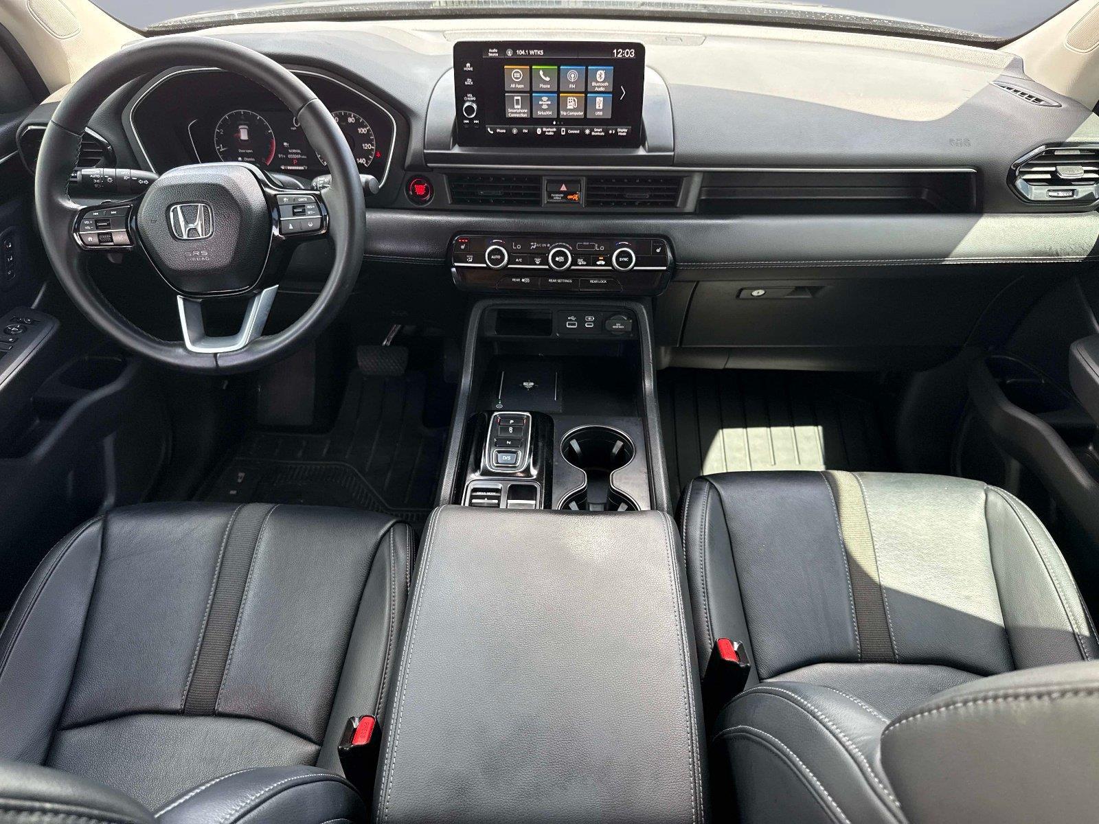 2023 Honda Pilot EX-L w/Rear Captain’s Chairs