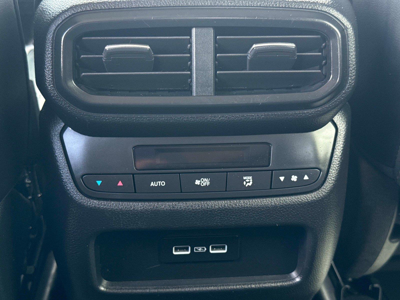 2023 Honda Pilot EX-L w/Rear Captain’s Chairs