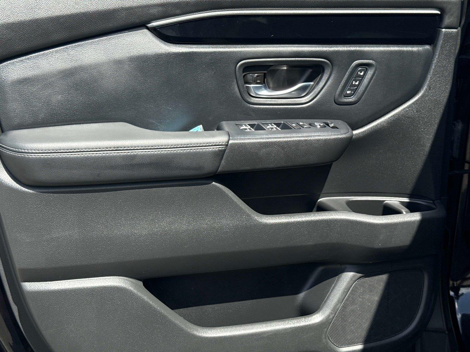 2023 Honda Pilot EX-L w/Rear Captain’s Chairs