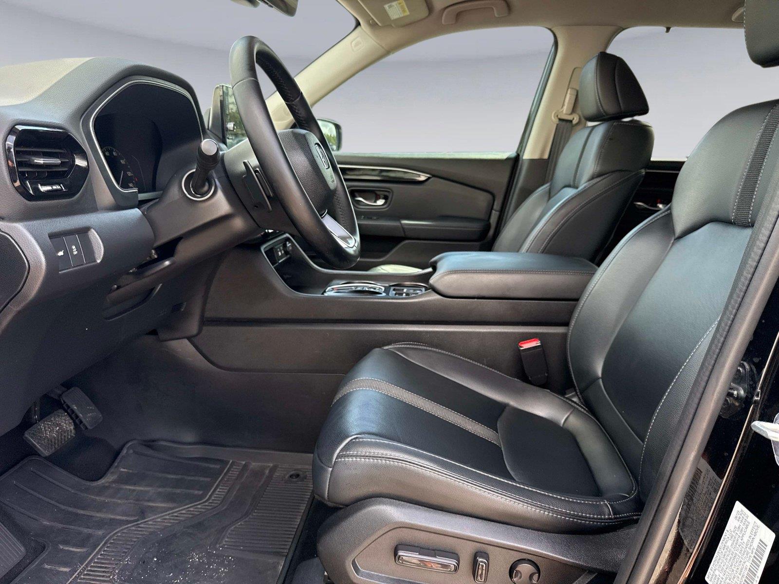 2023 Honda Pilot EX-L w/Rear Captain’s Chairs