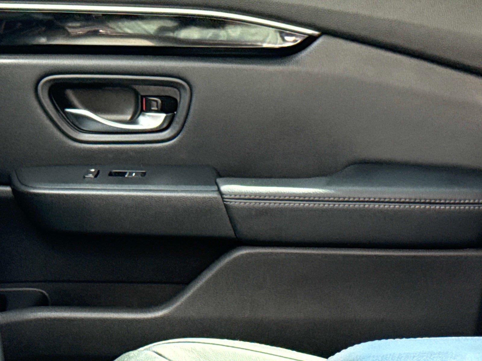 2023 Honda Pilot EX-L w/Rear Captain’s Chairs