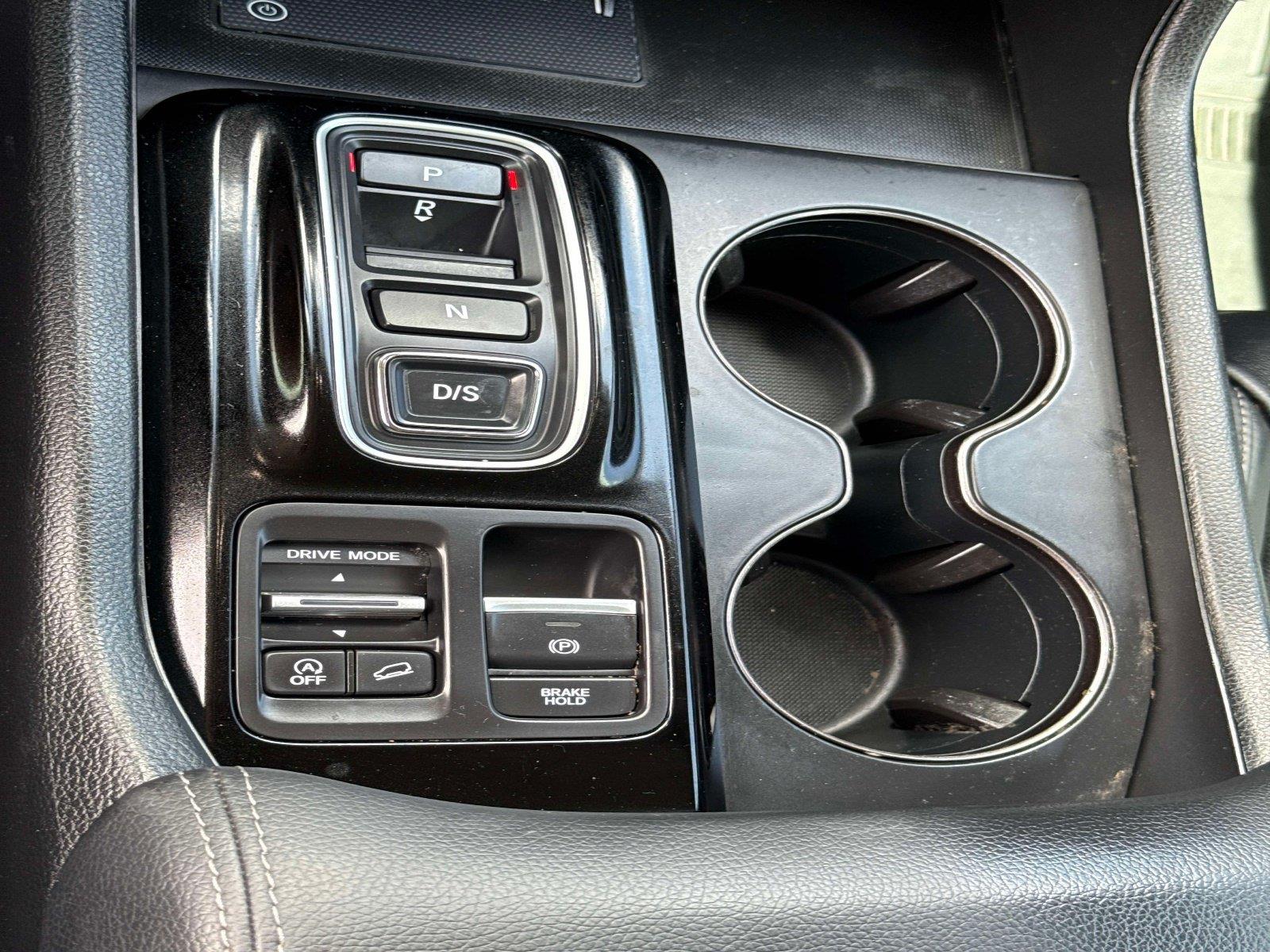 2023 Honda Pilot EX-L w/Rear Captain’s Chairs