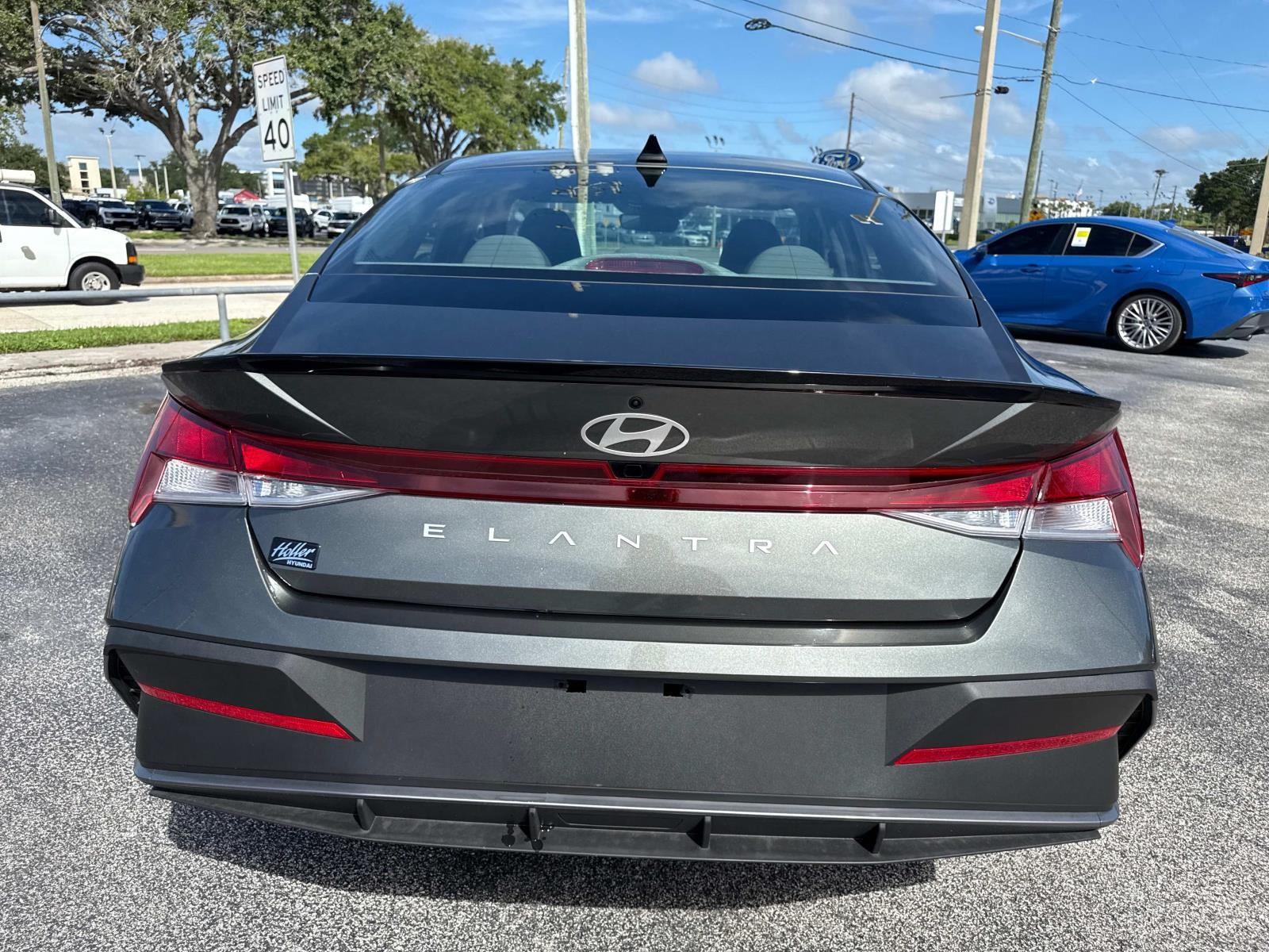 2025 Hyundai Elantra SEL Sport