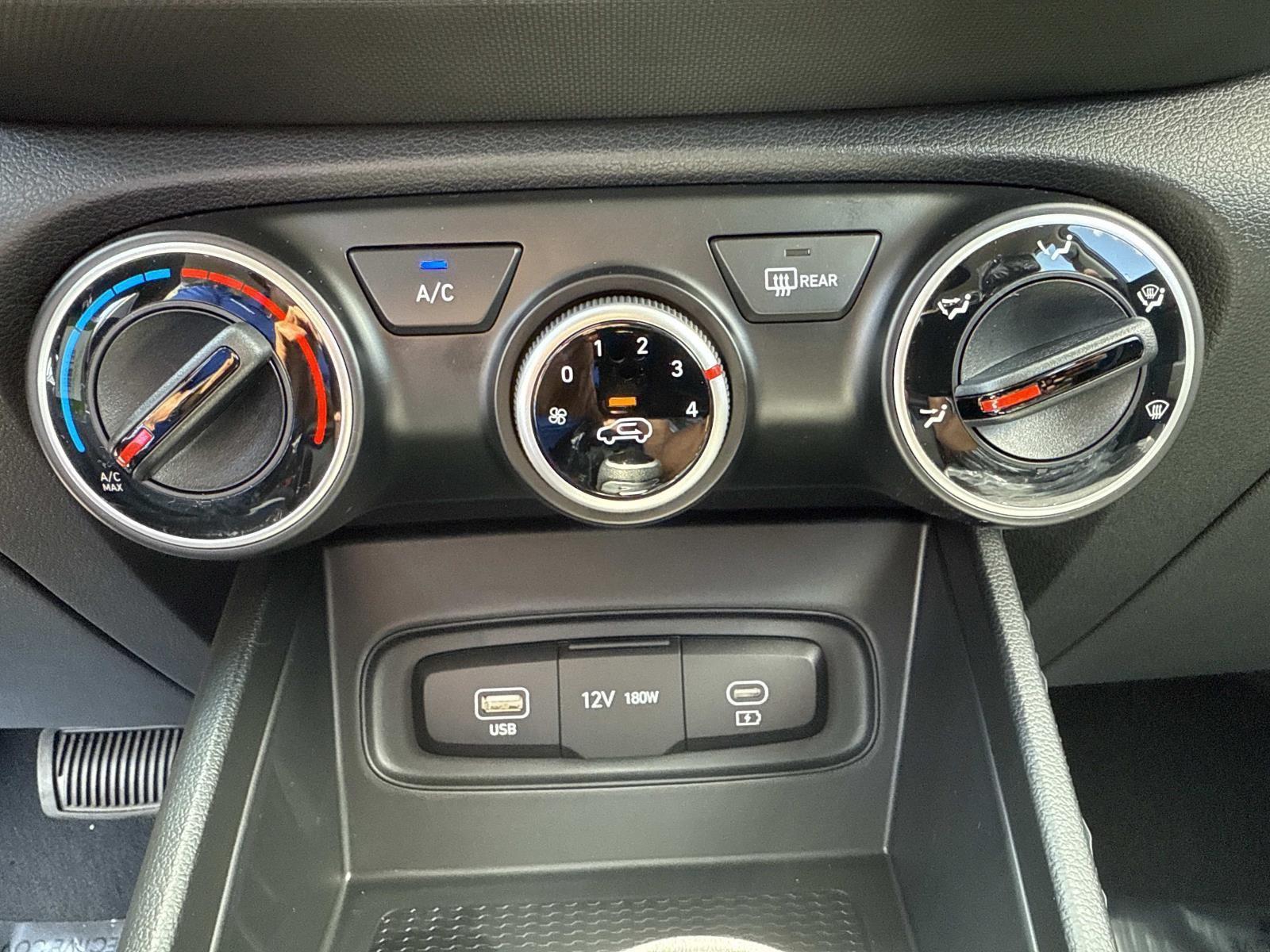 2025 Hyundai Venue SE