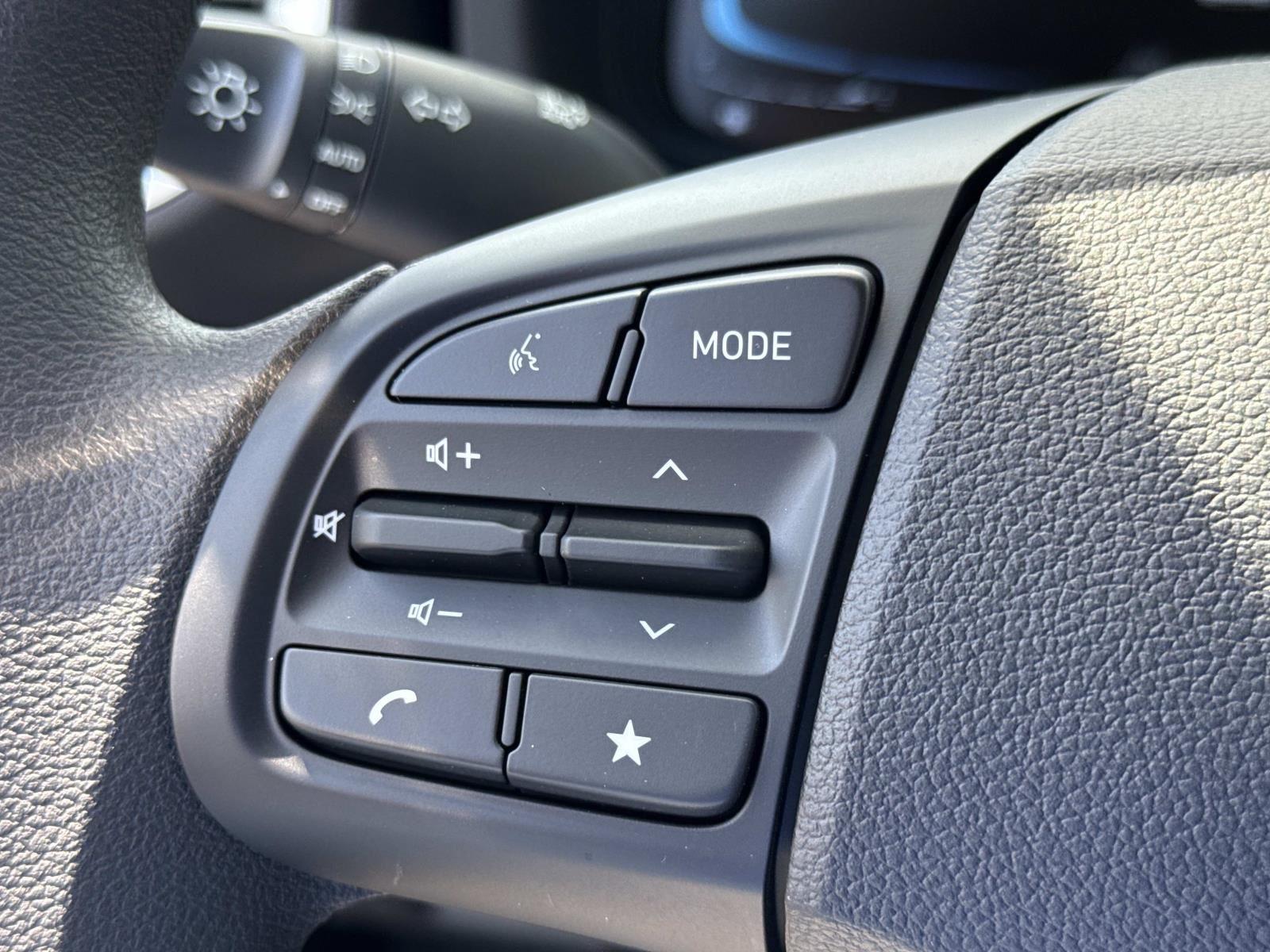 2025 Hyundai Venue SE