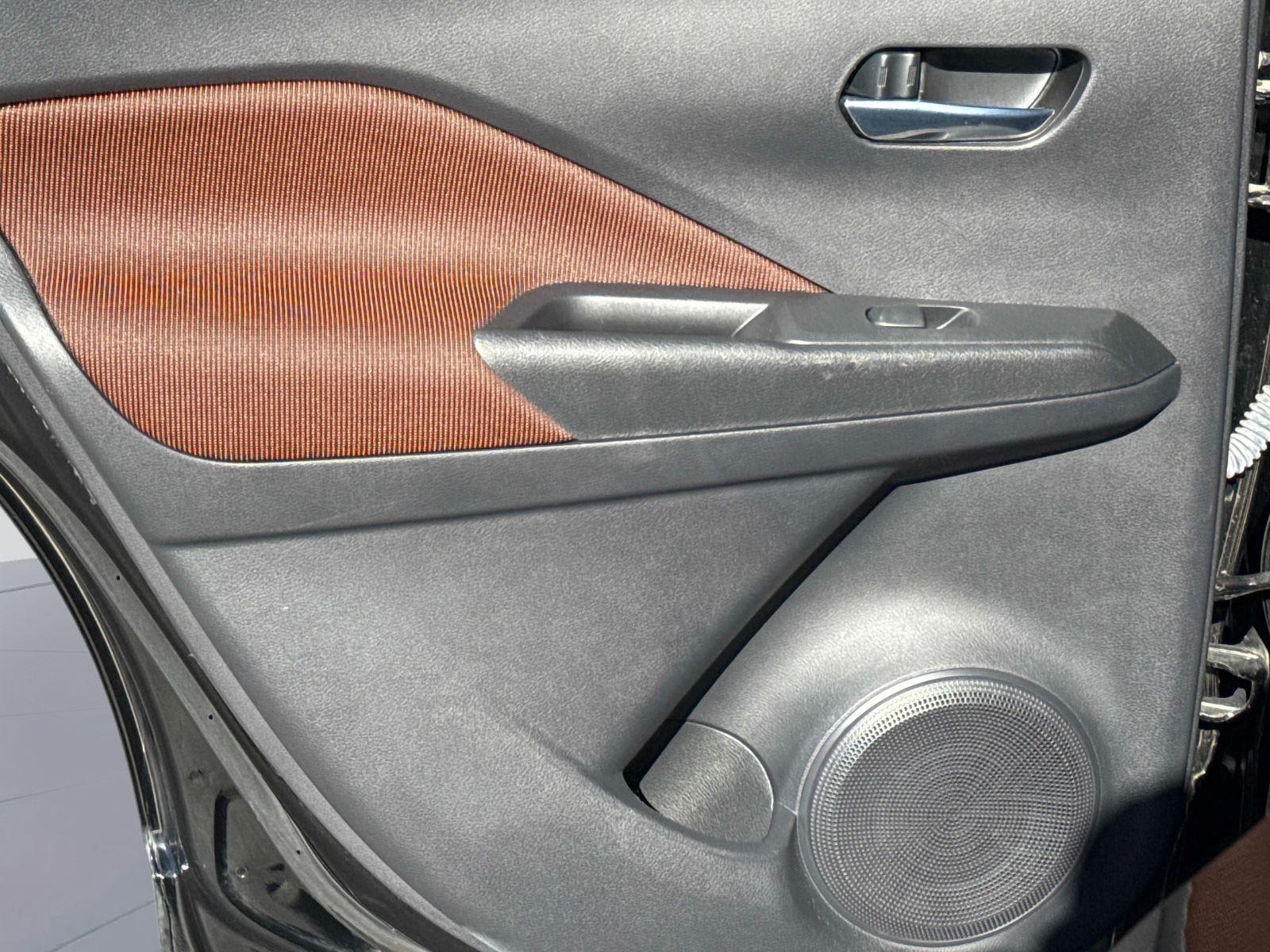 2021 Nissan Kicks SR