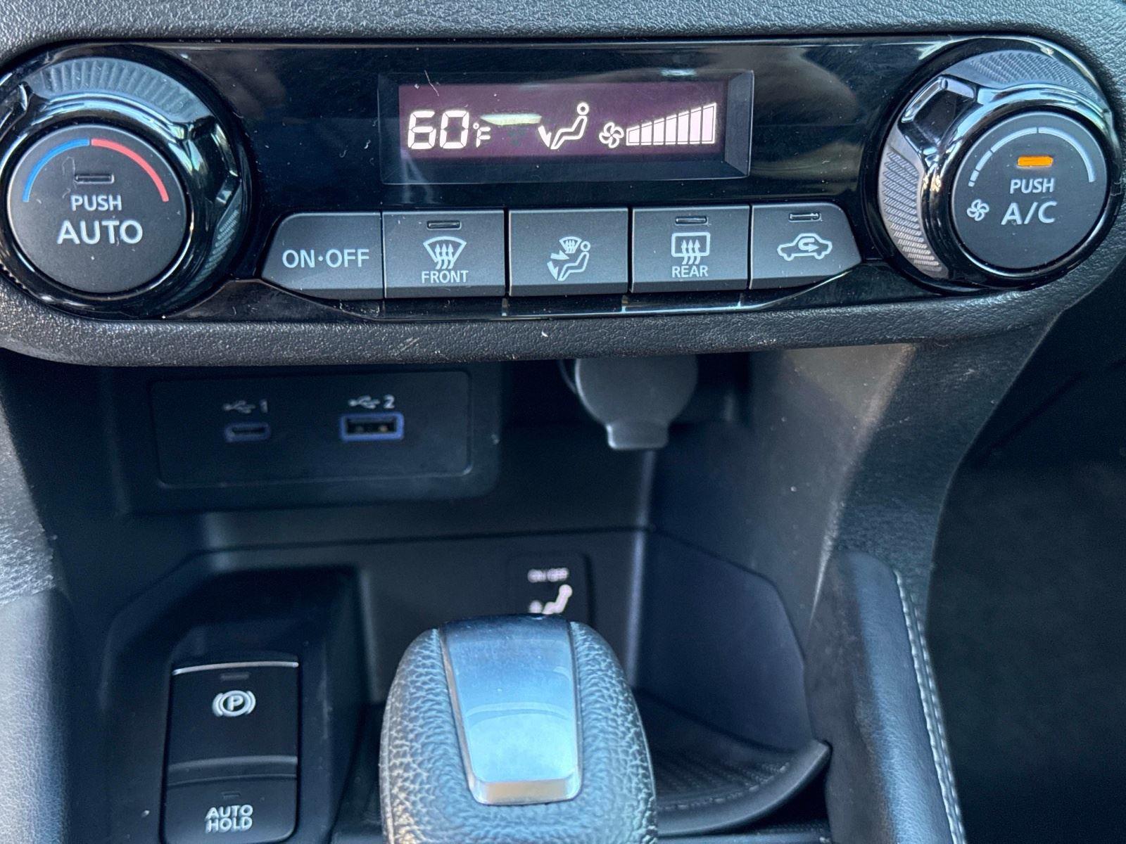 2021 Nissan Kicks SR